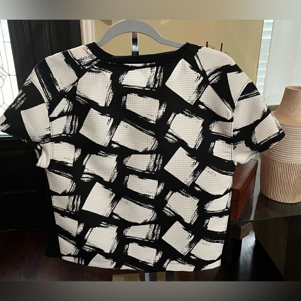Banana Republic Painterly Print Quilted Top Size Small Black & White - Picture 3 of 6